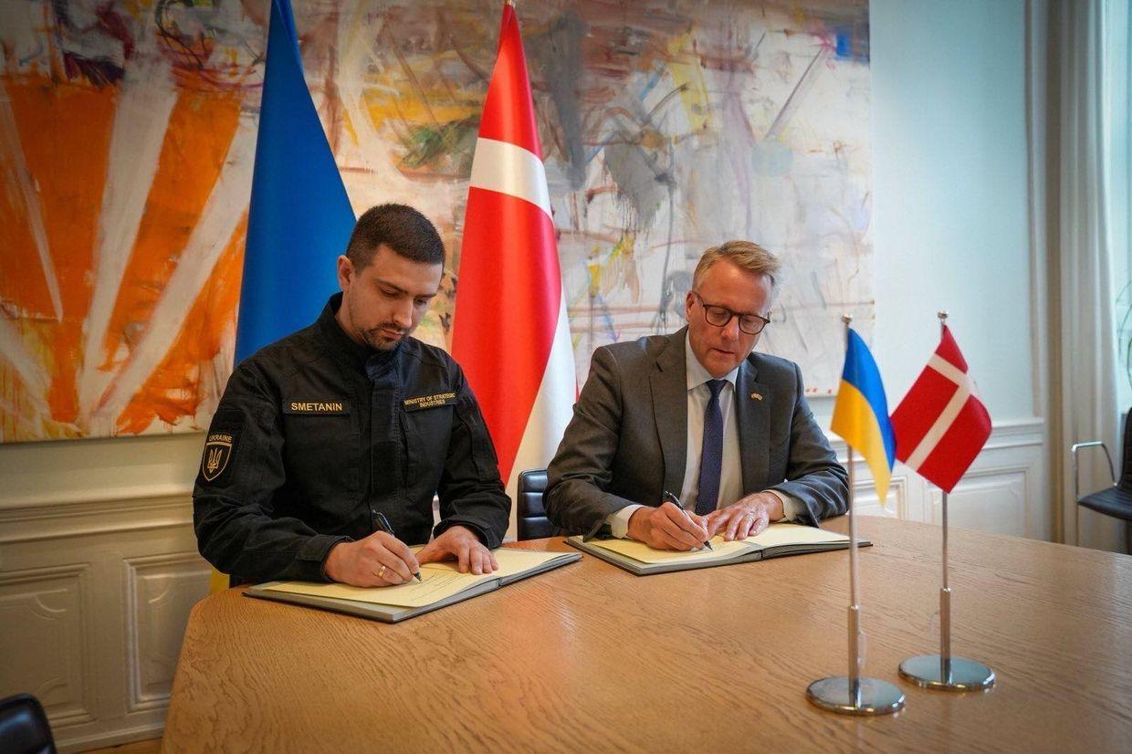 🇺🇦🇩🇰🤝🏭🛡️✈️🚀  
