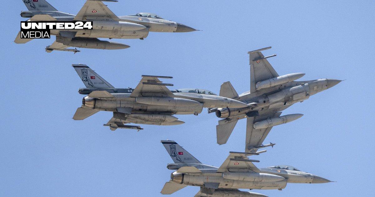 Turkey Deploys F-16 Fighters to Guard NATO Airspace Near Russian Borders